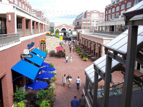 Atlantic_Station_courtyard